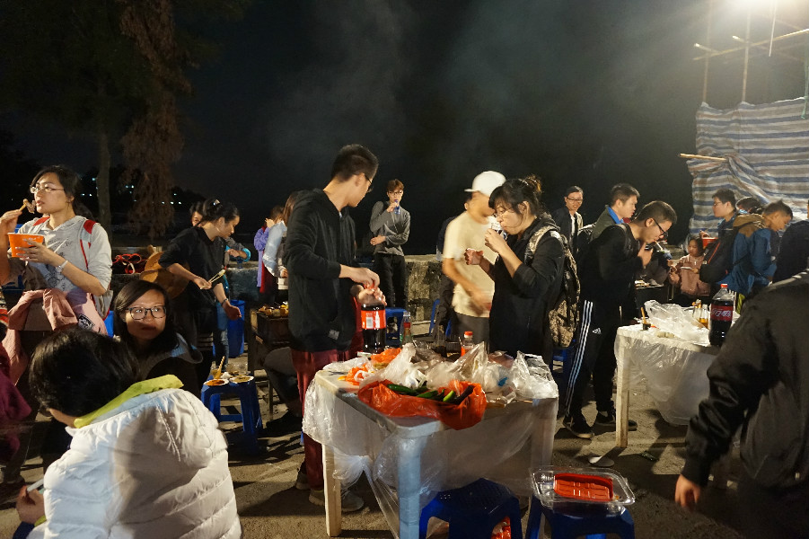 围在一起最开心了